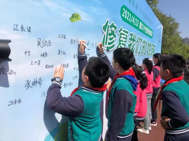�޸����ǵĵ���Ϊ�����ǩ�ֳ����ֳ�����������